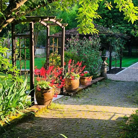 The Au Domaine Des Monges بيت للعطل