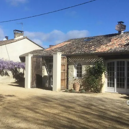 The Au Domaine Des Monges بيت للعطل